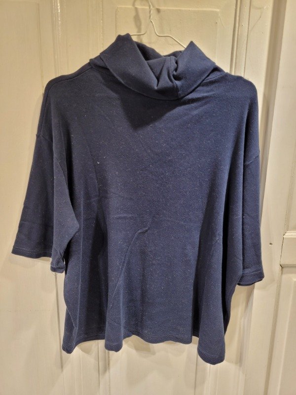 Producto - Polera azul manga 3/4 Talle XL - PRECIO: 24X