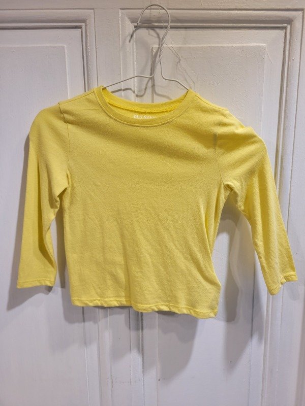 Producto - Remera OLD NAVY amarilla Talle 3 años- PRECIO: 8X