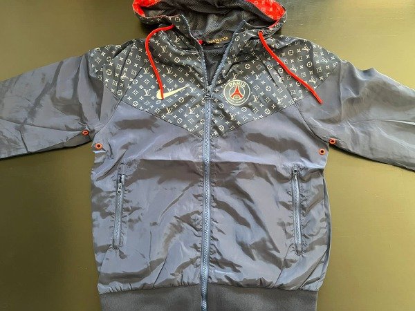 Producto - Rompeviento 2023 PSG Linea Premium Louis Vuitton