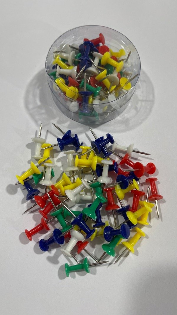 Producto - Chinches de colores x50u