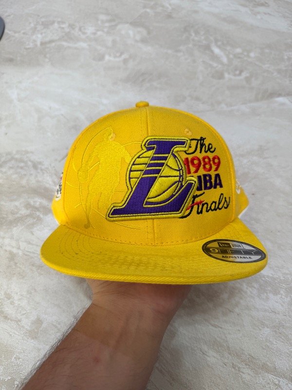 Producto - Gorra Cerrada Lakers V2