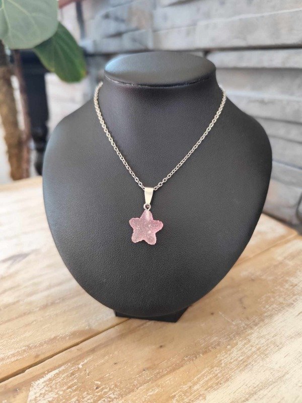 Producto - Collar estrella caramelo rosa oscuro . Acero quirúrgico