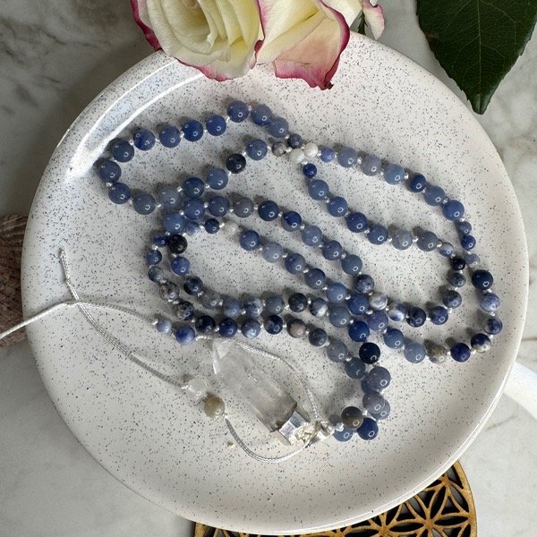 Producto - Japa mala Cuarzo Azul, Sodalita y dije cuarzo crista