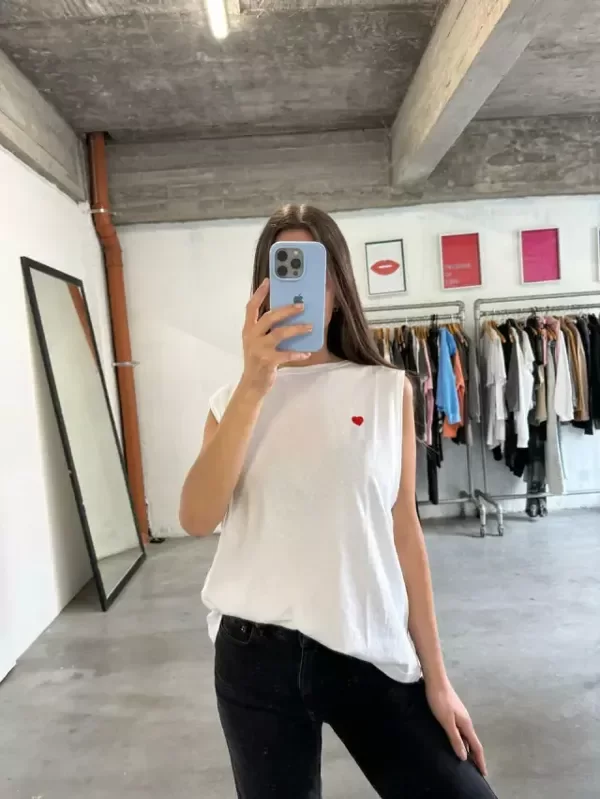 Producto - MUSCULOSA CORAZON BORDADO