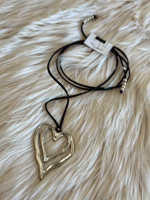 Producto - CHOKER DE GAMUZA CORAZÓN CORDÓN NEGRO