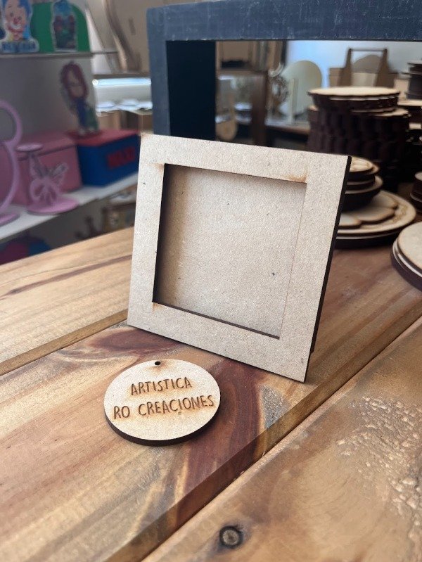 Producto - PORTA RETRATO P/FOTO DE 7x7CM