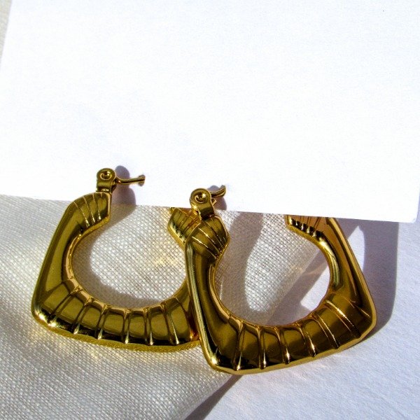 Producto - Aros Argollas diseño cuadrado dorado