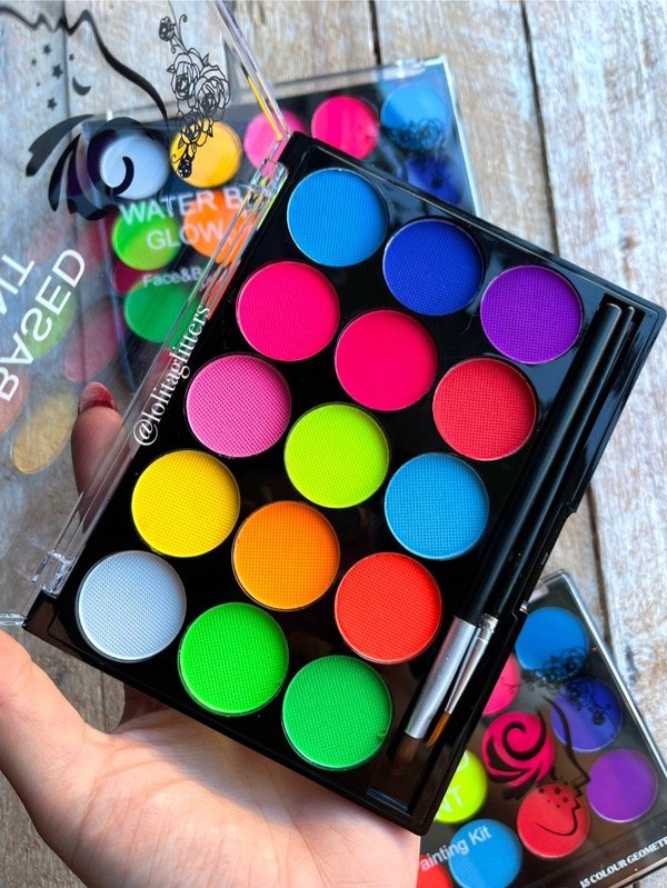 Producto - PALETA DE MAQUILLAJE ARTÍSTICO AL AGUA X 15 COLORES + 2 PINCELES