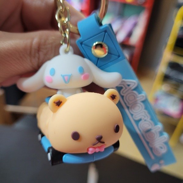 Producto - LLAVERO DE GOMA CINNAMOROLL AUTITO