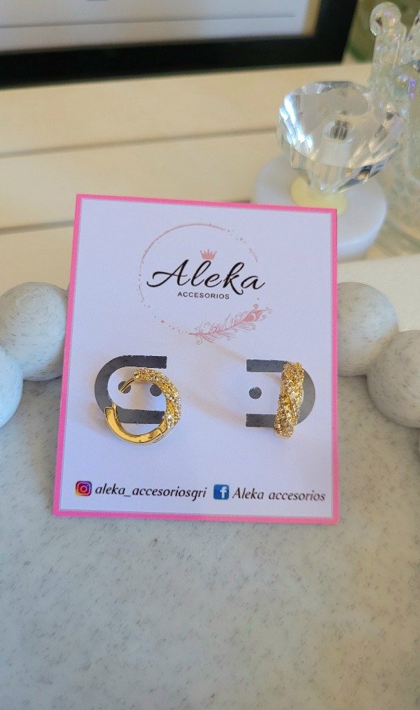 Producto - Argollas torzadas con micro pavé de acero dorado - 4