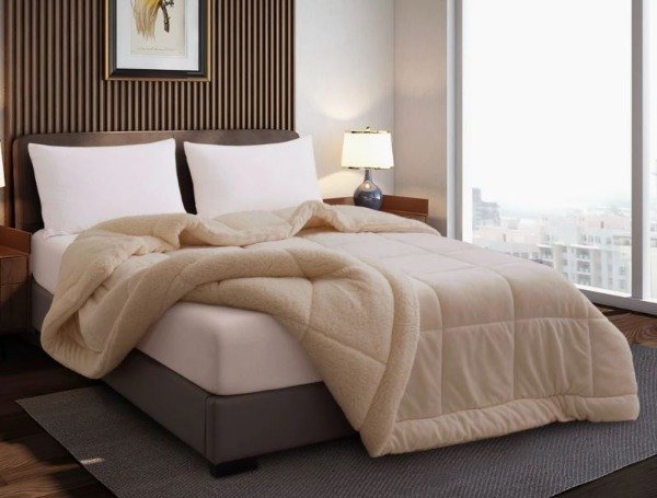 Producto - Edredón flannel con corderito Queen 230x240 Louis Féraud Galant 10802