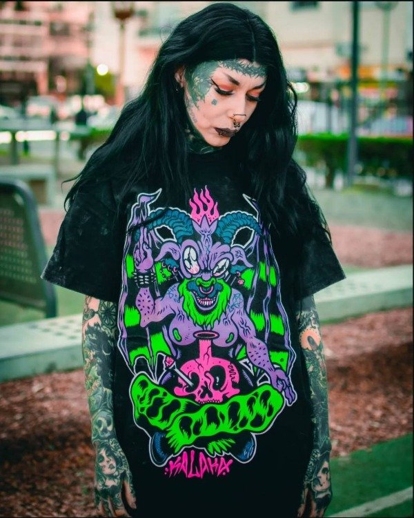 Producto - remera diabla