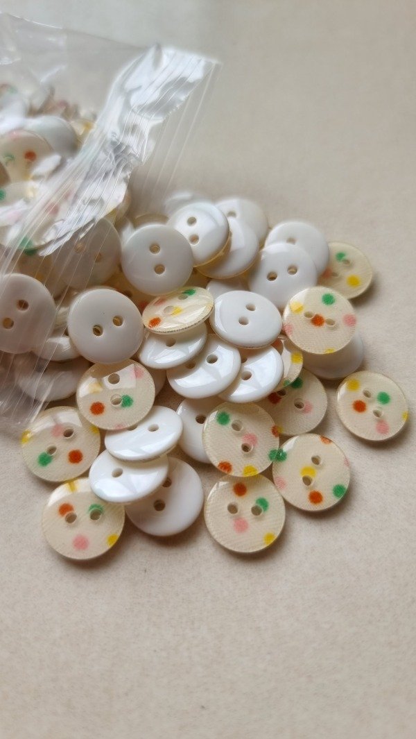 Producto - Botón resina LUNARES 12 mm