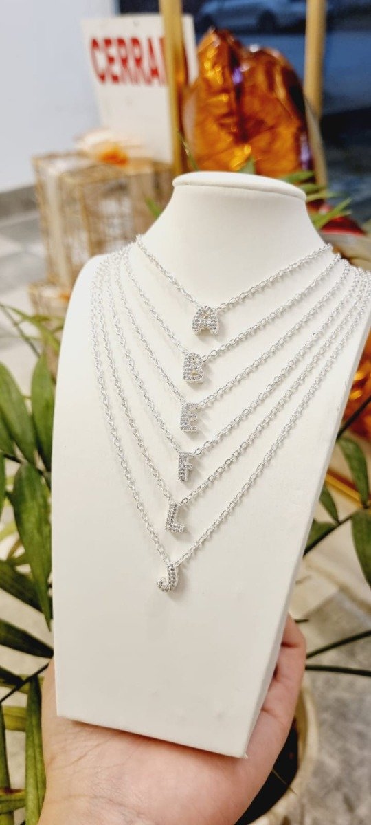 Producto - Collar Mini Inicial Cubic