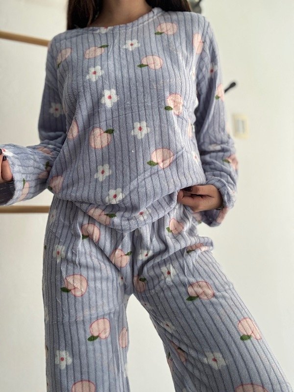 Producto - pijama flores fondo celeste