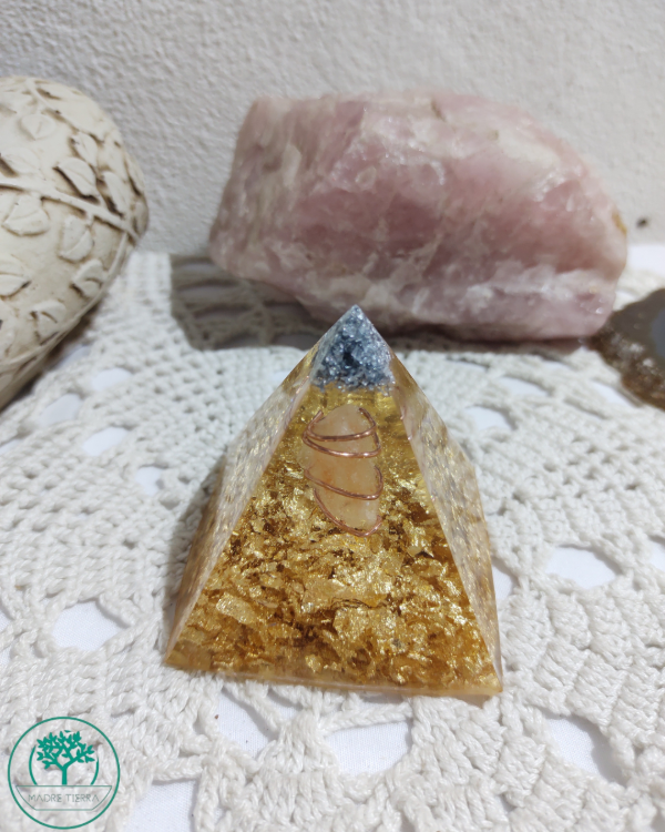 Producto - Pirámide con Piedras