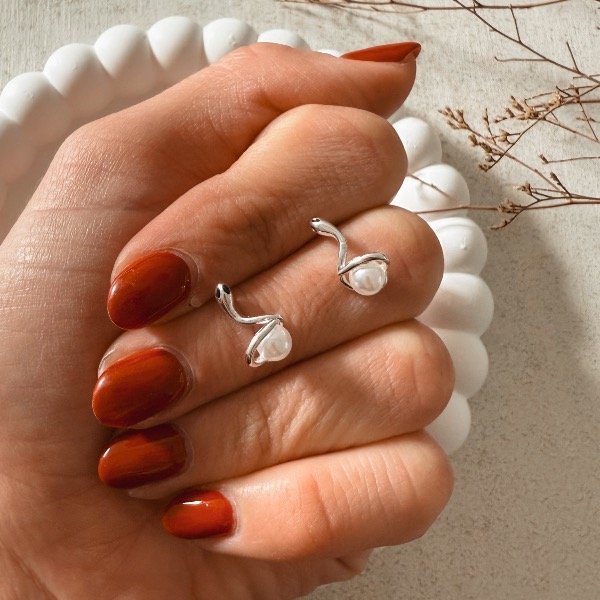 Producto - Aro pasante de serpiente con perla blanca- acero blanco