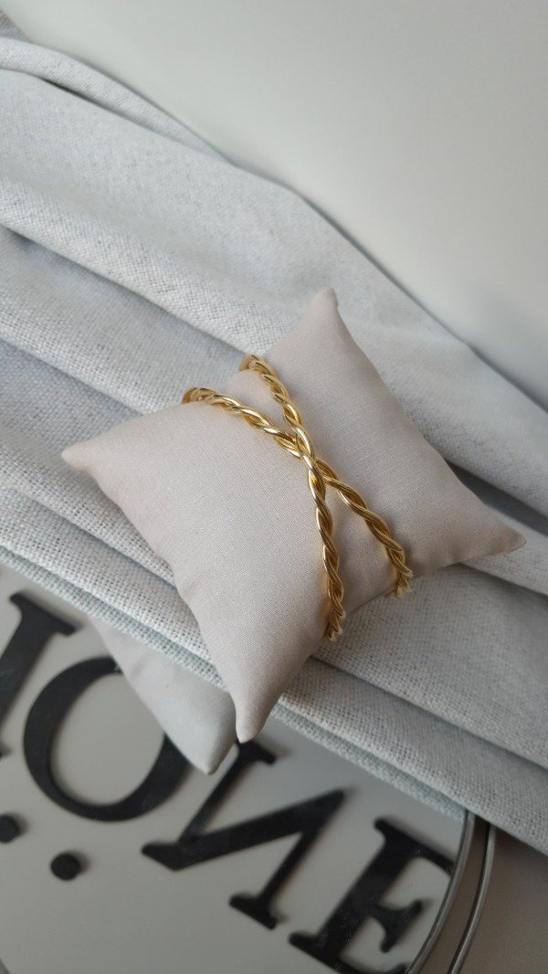 Producto - Brazalete cruzado trenzado laminado en oro 18k