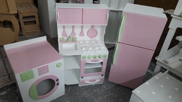 Producto - COCINA CON 4 UTENSILIOS HELADERA Y LAVARROPAS