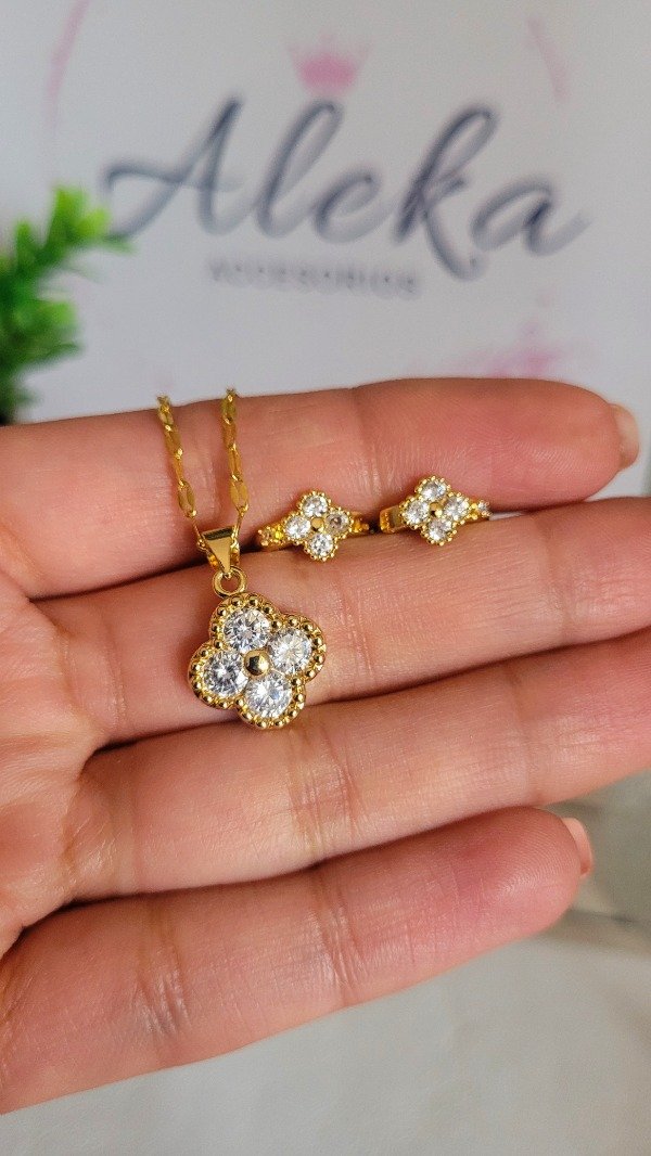 Producto - Conjunto trébol con cubic de acero dorado - 3