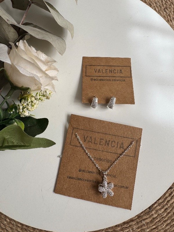 Producto - Collar giratorio flor más argollitas