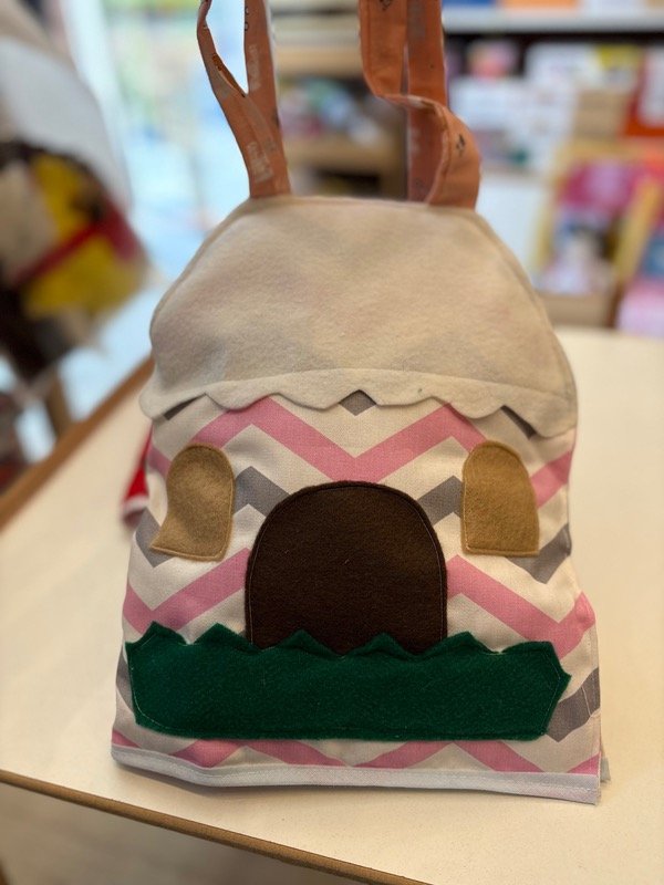 Producto - Muñeca con vestidos y mascota