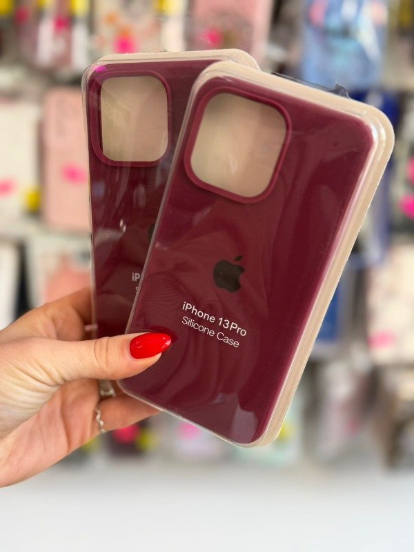 Producto - Silicone case IPhone 13 pro bordo oscuro