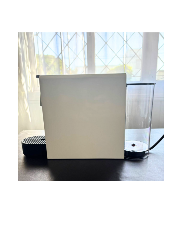 Producto - Cafetera Nespresso Essenza Mini / 2 usos / 5 cápsulas de regalo