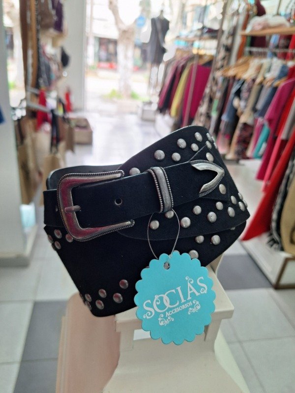 Producto - Cinto con tachas Negro