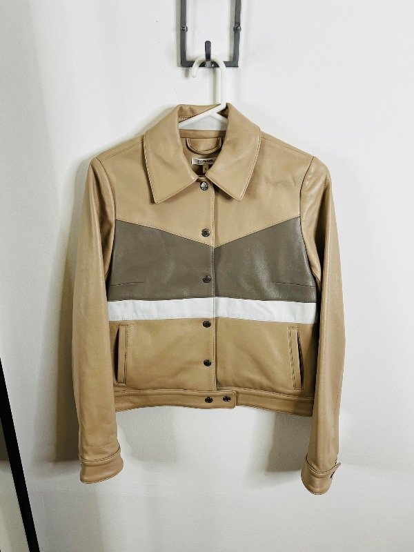 Producto - Campera etiqueta negra - 2