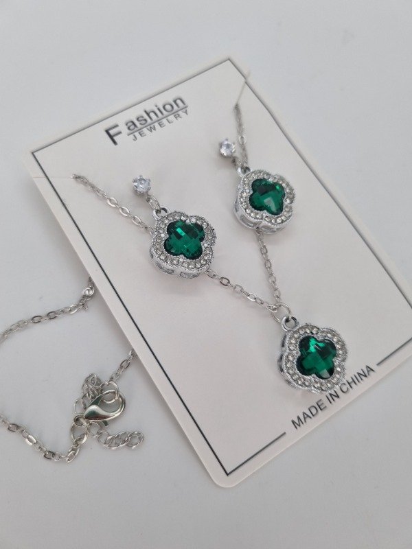 Producto - Set cadenita + aros fant dije van cleef gema color borde strass 2490