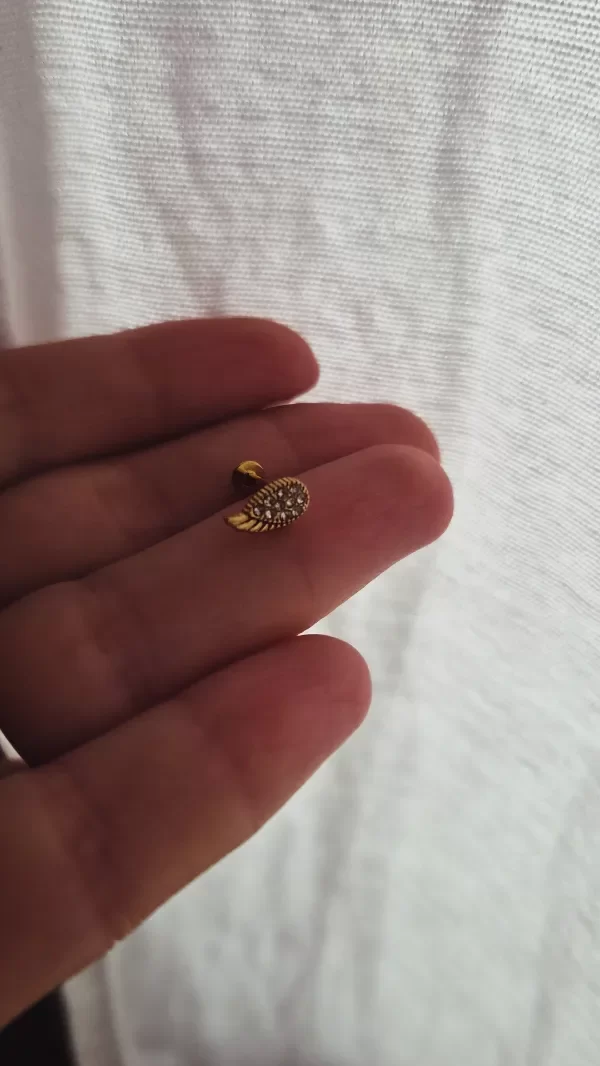 Producto - Piercing labret alita con strass dorado