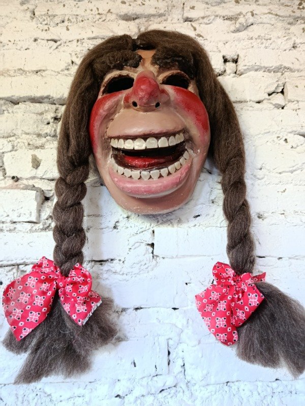 Producto - Máscara Molina Campos mujer con trenzas