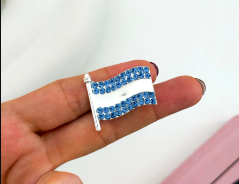 Producto - Es. bandera ondulada con strass azul