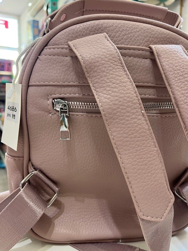 Producto - Mochila rosa o celeste dije triangular - 1