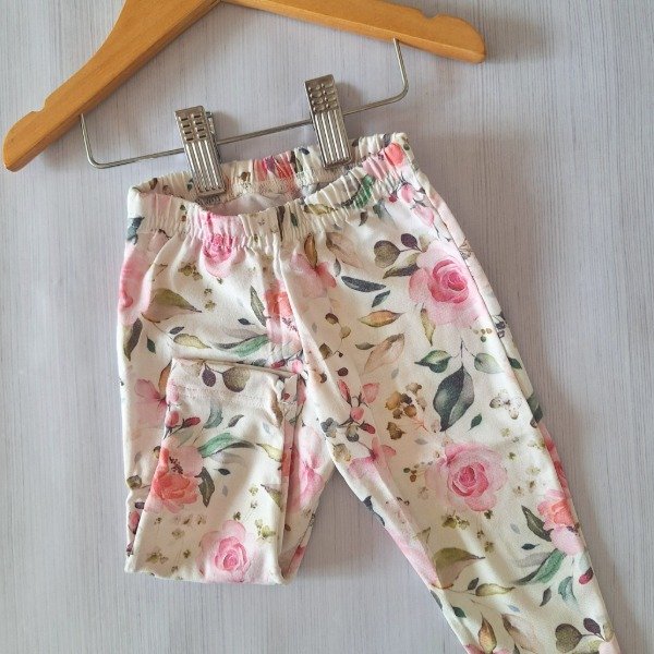 Producto - Calza Est. Digital Blanco con Flores Rosas
