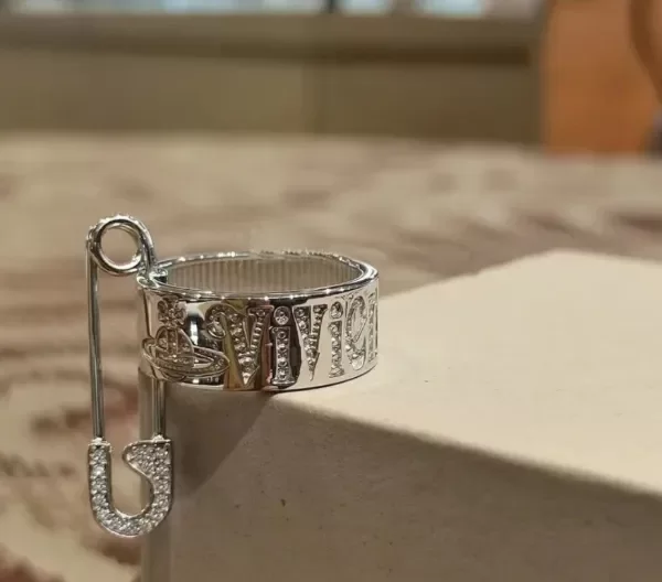Producto - Anillo Clip Vivienne W