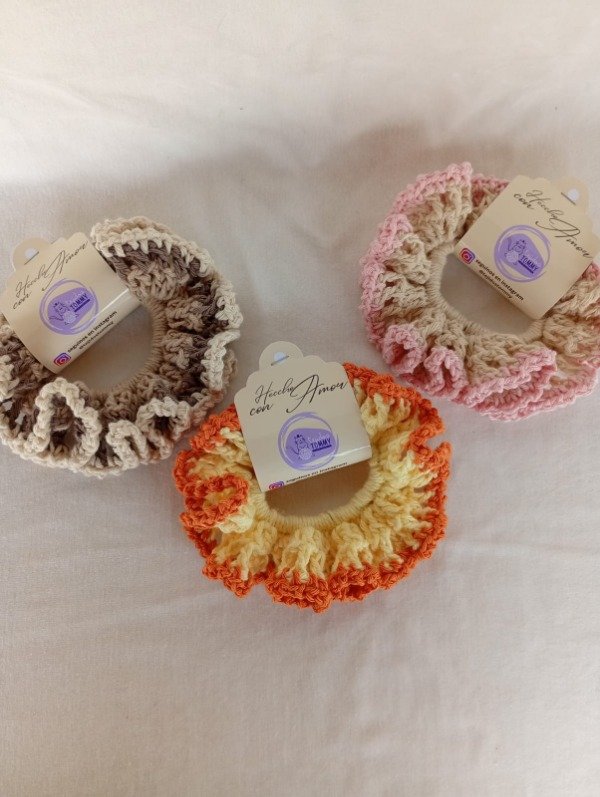 Producto - Pack De 3 Maxi Scrunchies A Crochet Artesanales - 1