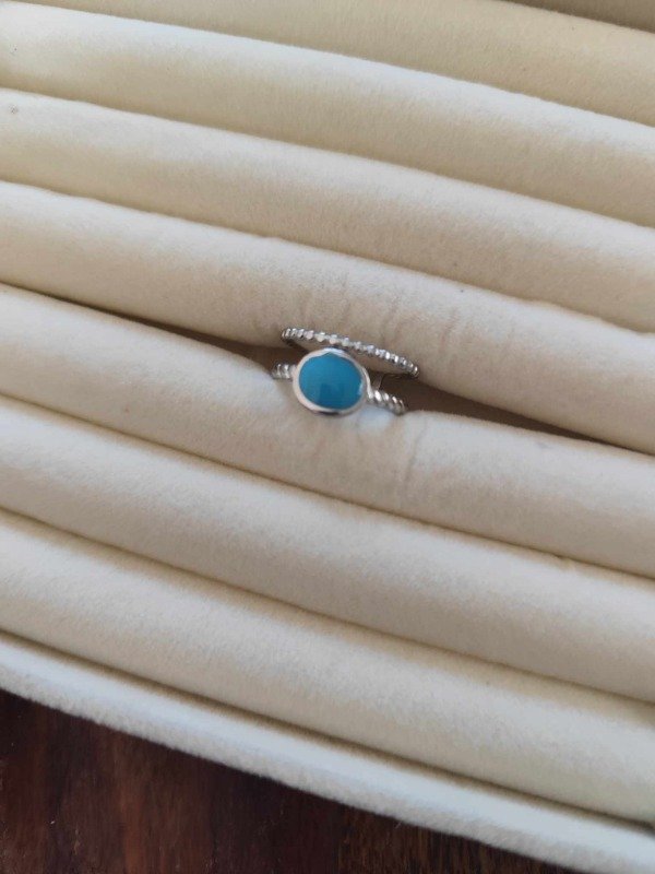 Producto - Anillo calado turquesa central. Acero quirúrgico.