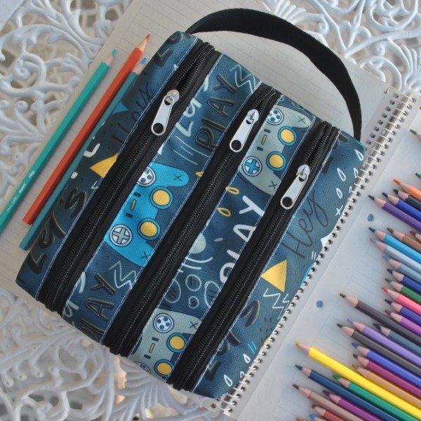 Producto - Cartuchera Triplex Play Gris Topo