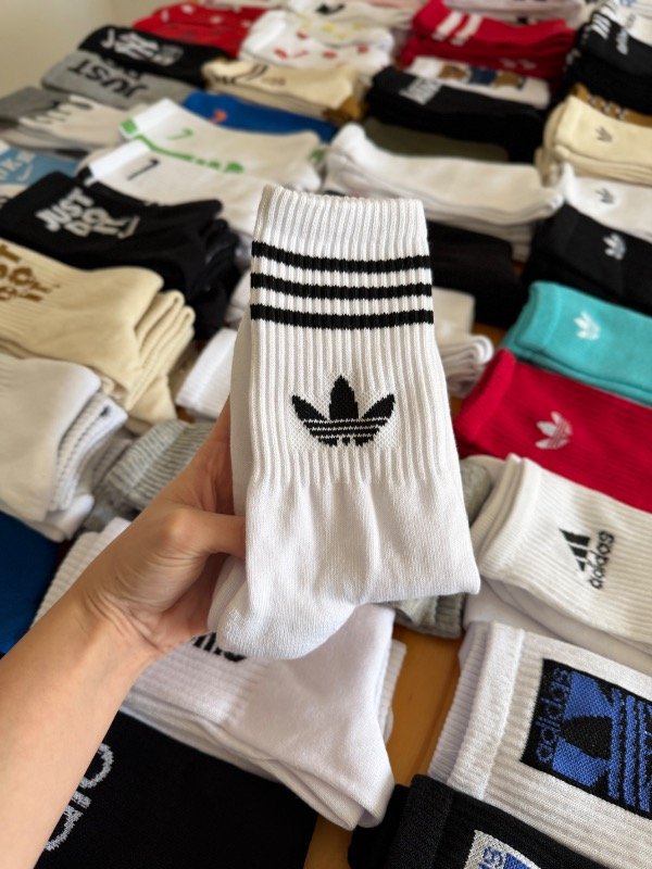 Producto - ADIDAS BLANCA LINEAS NEGRA CON TOALLA TALÓN Y PUNTA EXC