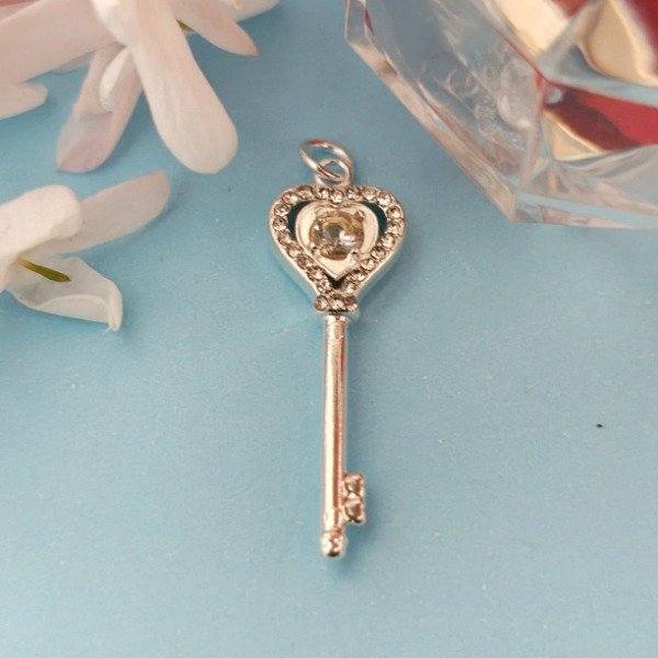 Producto - DIJE LLAVE STRASS