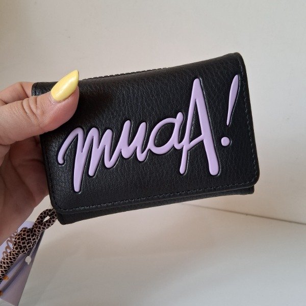 Producto - Billetera color negro c/fucsia Muaa