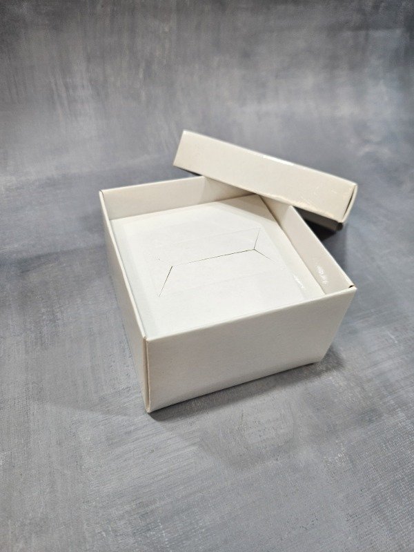 Producto - CAJA RELOJ CUADRADO BLANCO