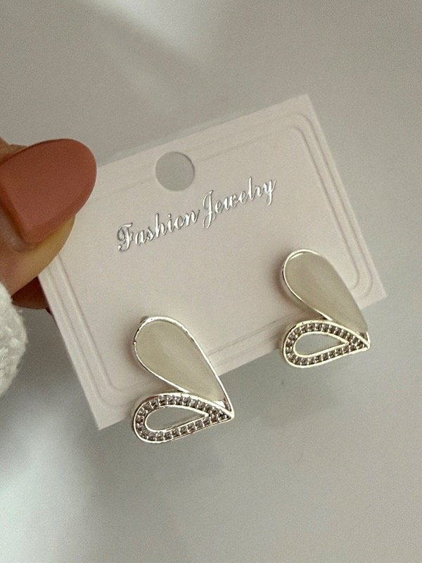 Producto - AB1721 Aros pasantes corazón con micropave y piedra blanca 2 cm