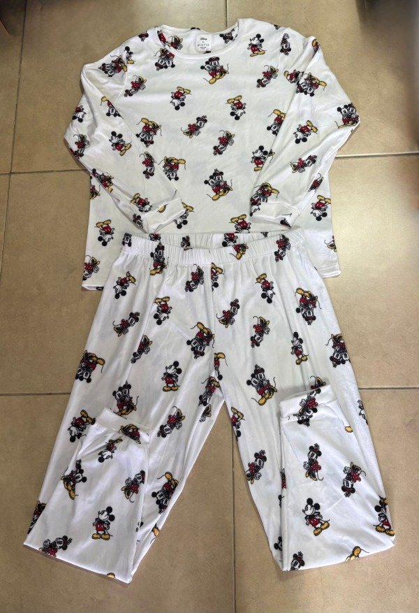 Producto - Pijama Plush Mickey y Minnie Talle L