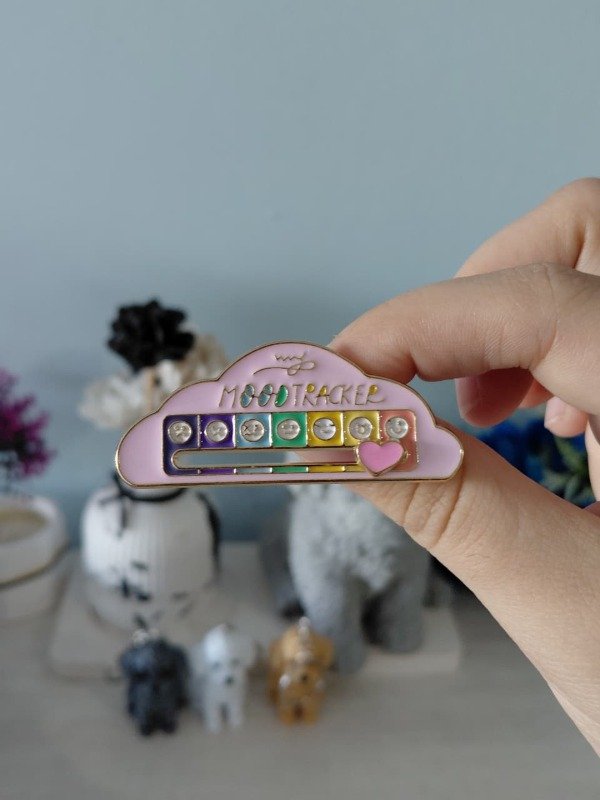 Producto - Pin metalizado - My social battery versión nube "Mood tracker" ROSA
