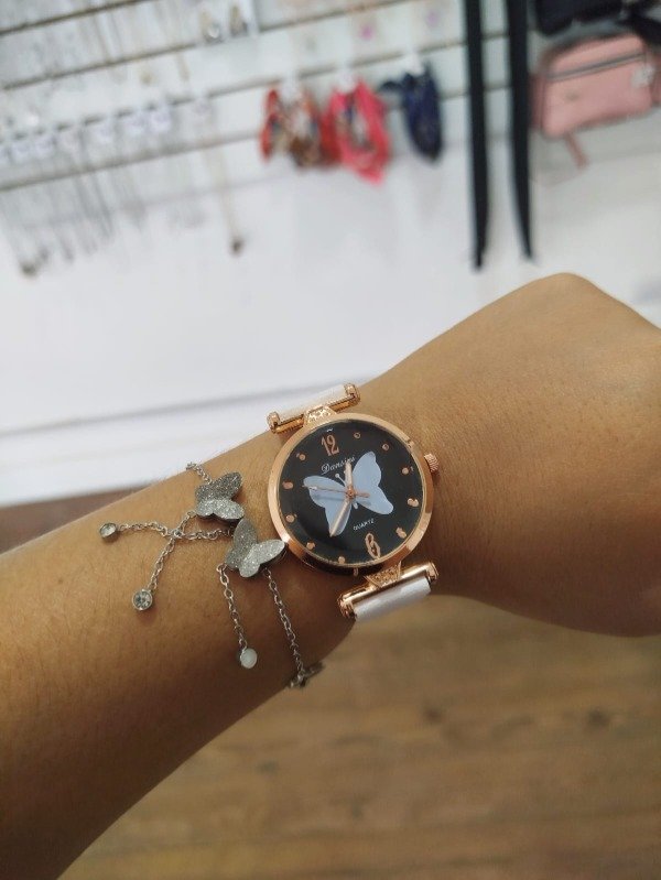 Producto - Reloj blanco mariposas