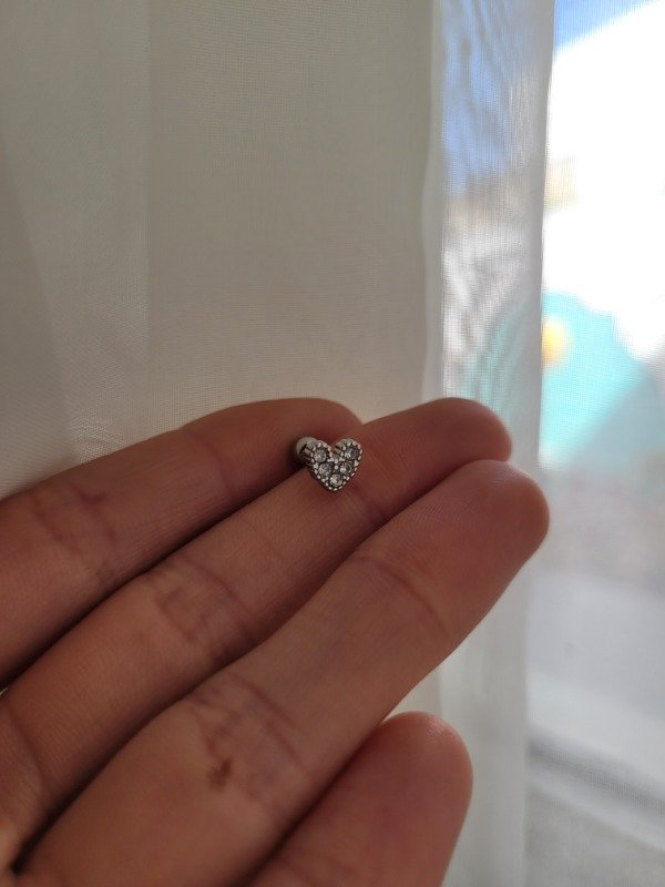 Producto - Piercing hélix corazón con strass AQ