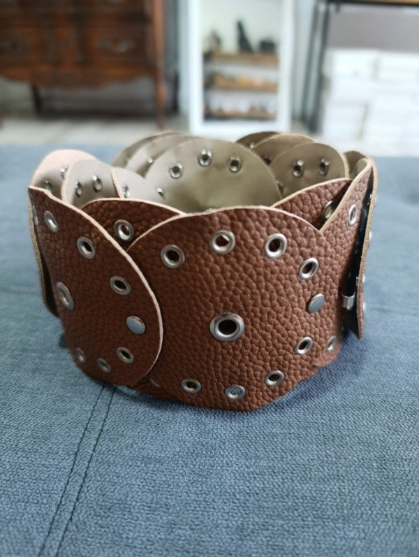 Producto - Faja redonda suela con tachas